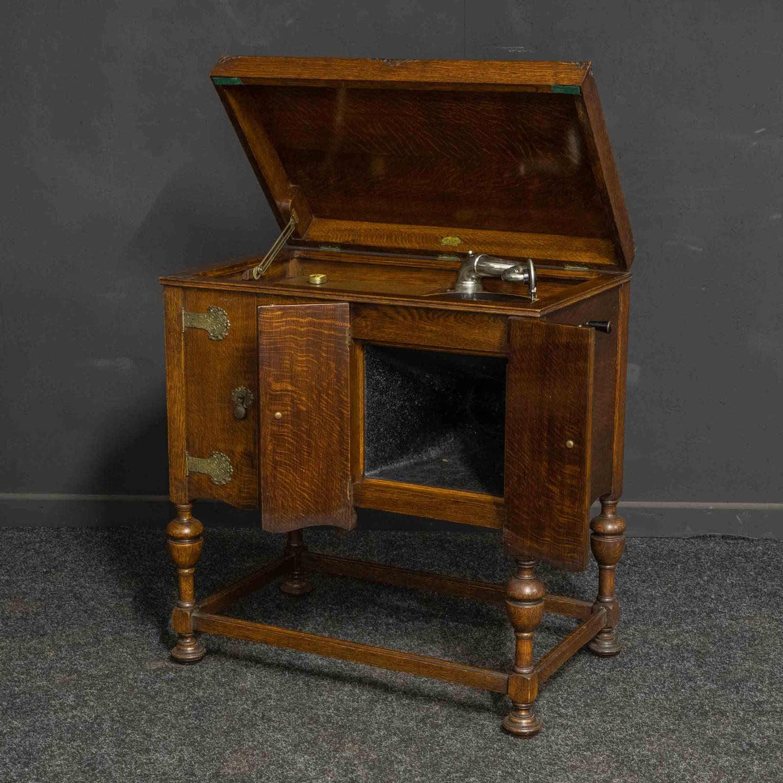 Early 20th Century Vokal Wind-up Gramophone (1 of 14)