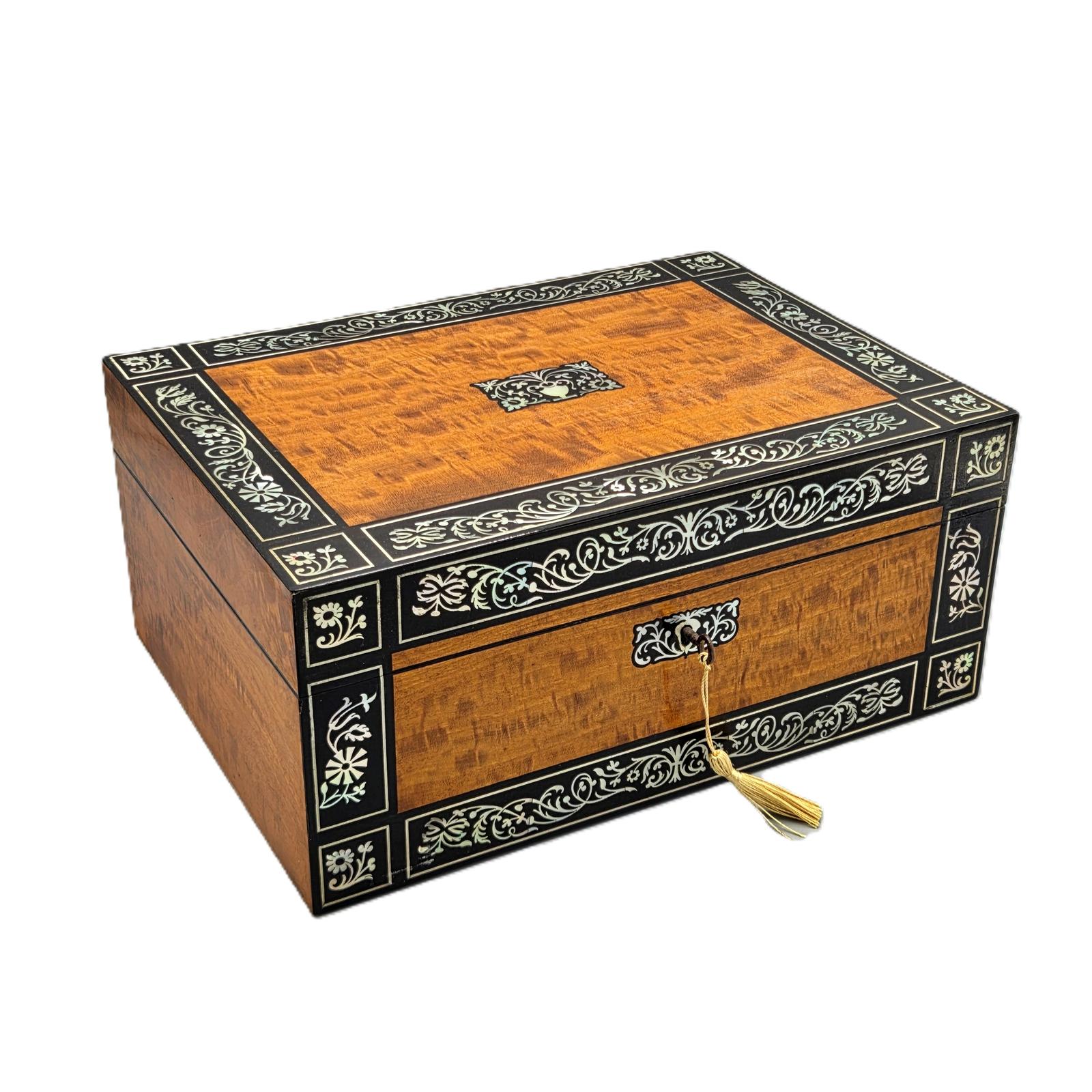 Fine Victorian Satinwood & Inlaid Sewing / Jewellery Box (1 of 12)