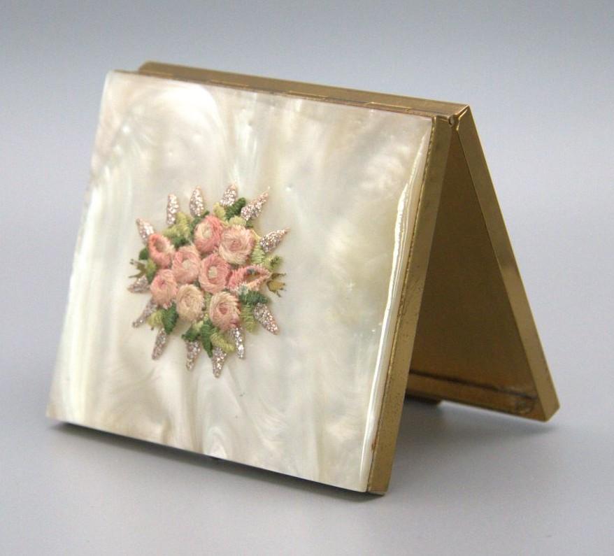 S.J.CO Fifth Avenue Lucite Embroidered Flowers Compact (1 of 6)