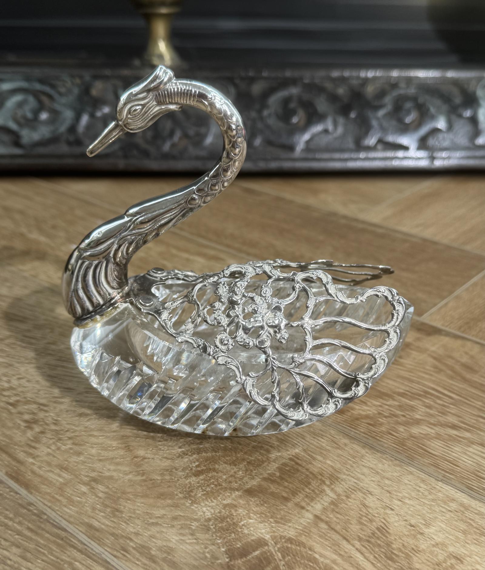 Silver and Cut Glass Swan (1 of 6) Silver and Cut Glass Swan (1 of 6)