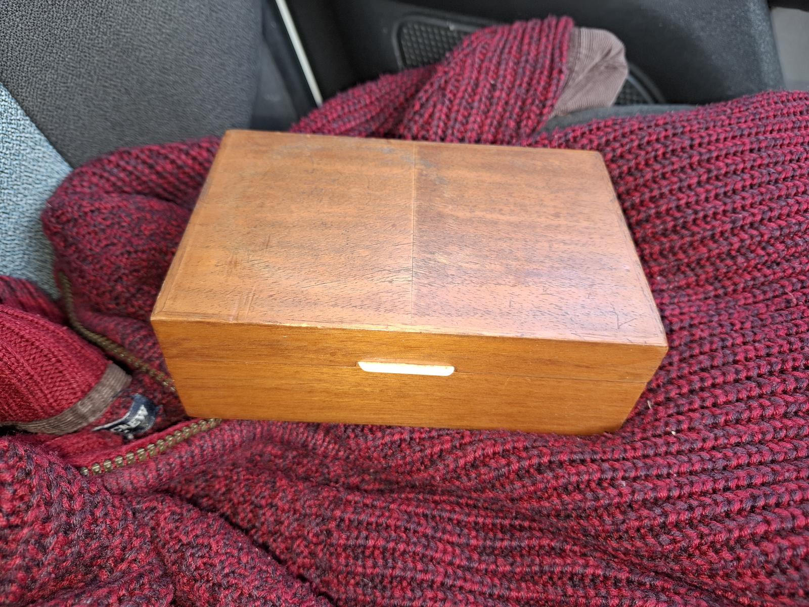 Art Deco Period Light Mahogany Cigarette Box - c.1930s (1 of 5) Art Deco Period Light Mahogany Cigarette Box - c.1930s (1 of 5)