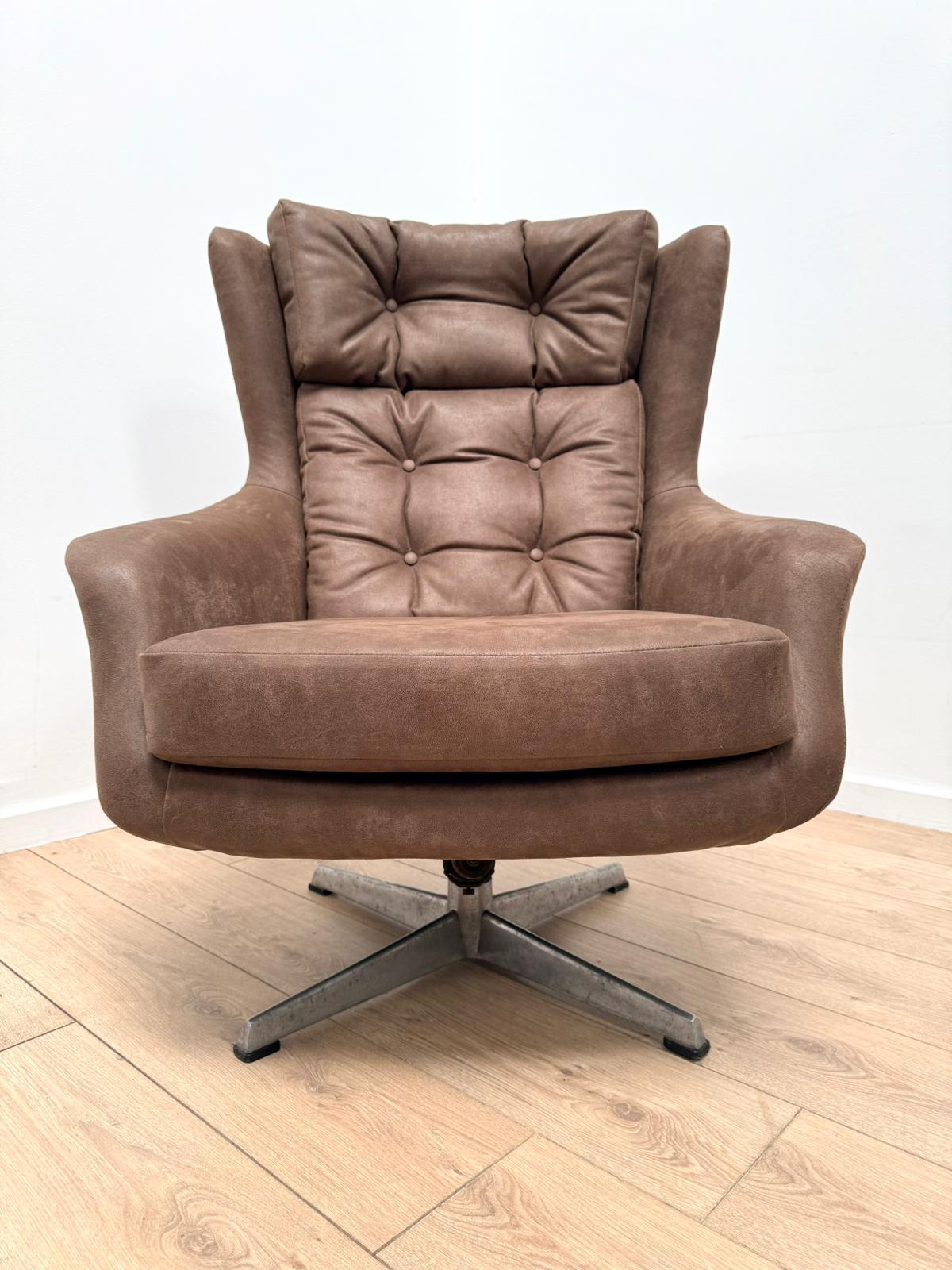 Vintage Brown Parker Knoll Statesment Swivel Armchair (1 of 9) Vintage Brown Parker Knoll Statesment Swivel Armchair (1 of 9)