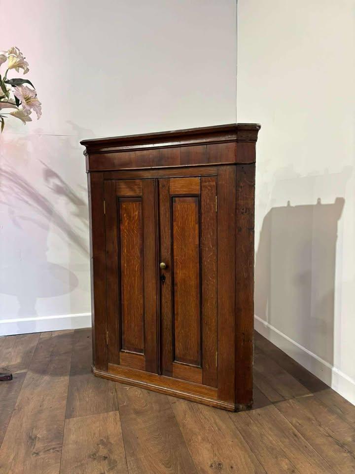 Victorian Oak & Mahogany Cross Banded Corner Cupboard (1 of 15)