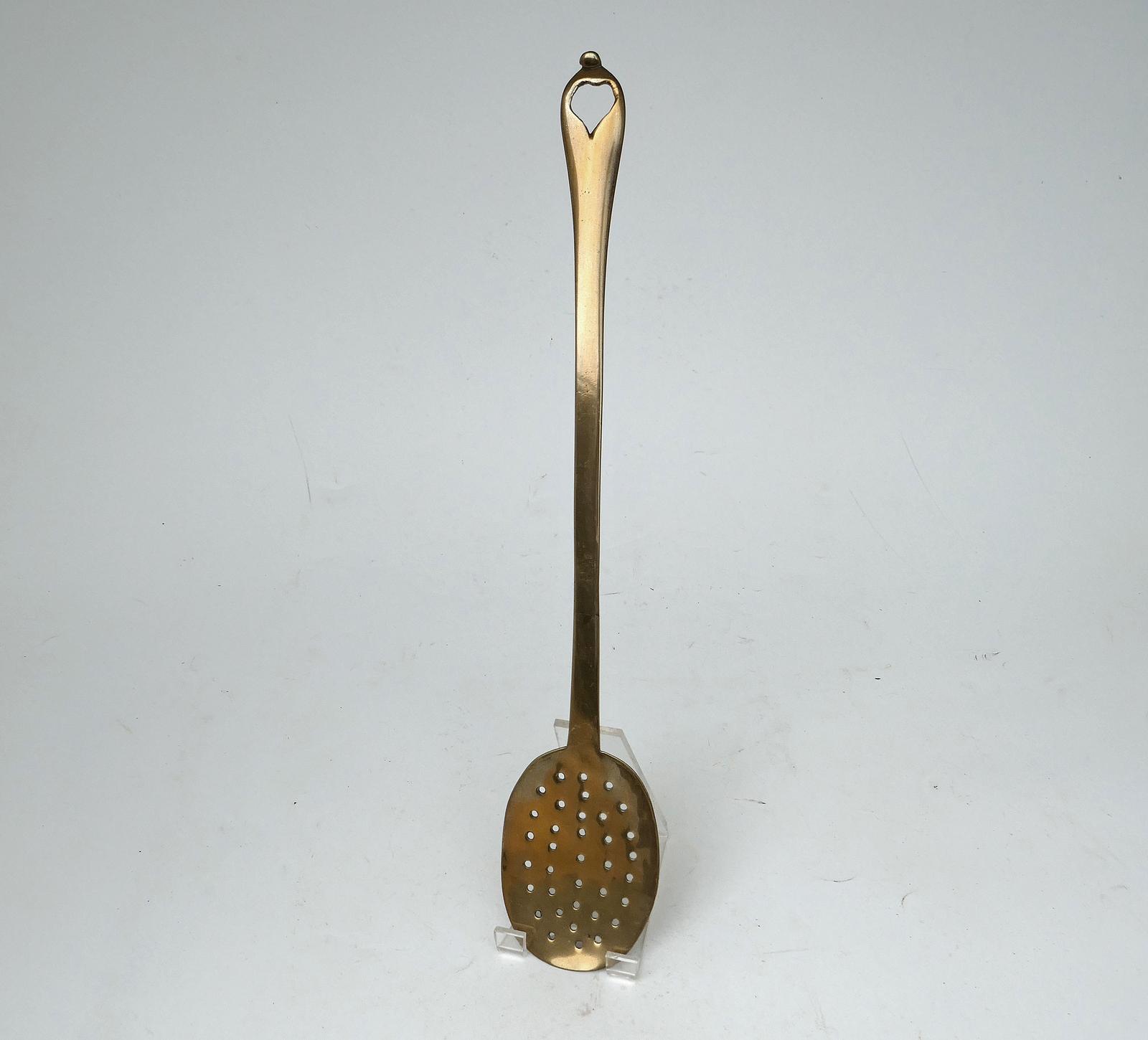 Antique Metalware 17th Century Brass Fish Slice From The Manor House Kitchen (1 of 5) Antique Metalware 17th Century Brass Fish Slice From The Manor House Kitchen (1 of 5)