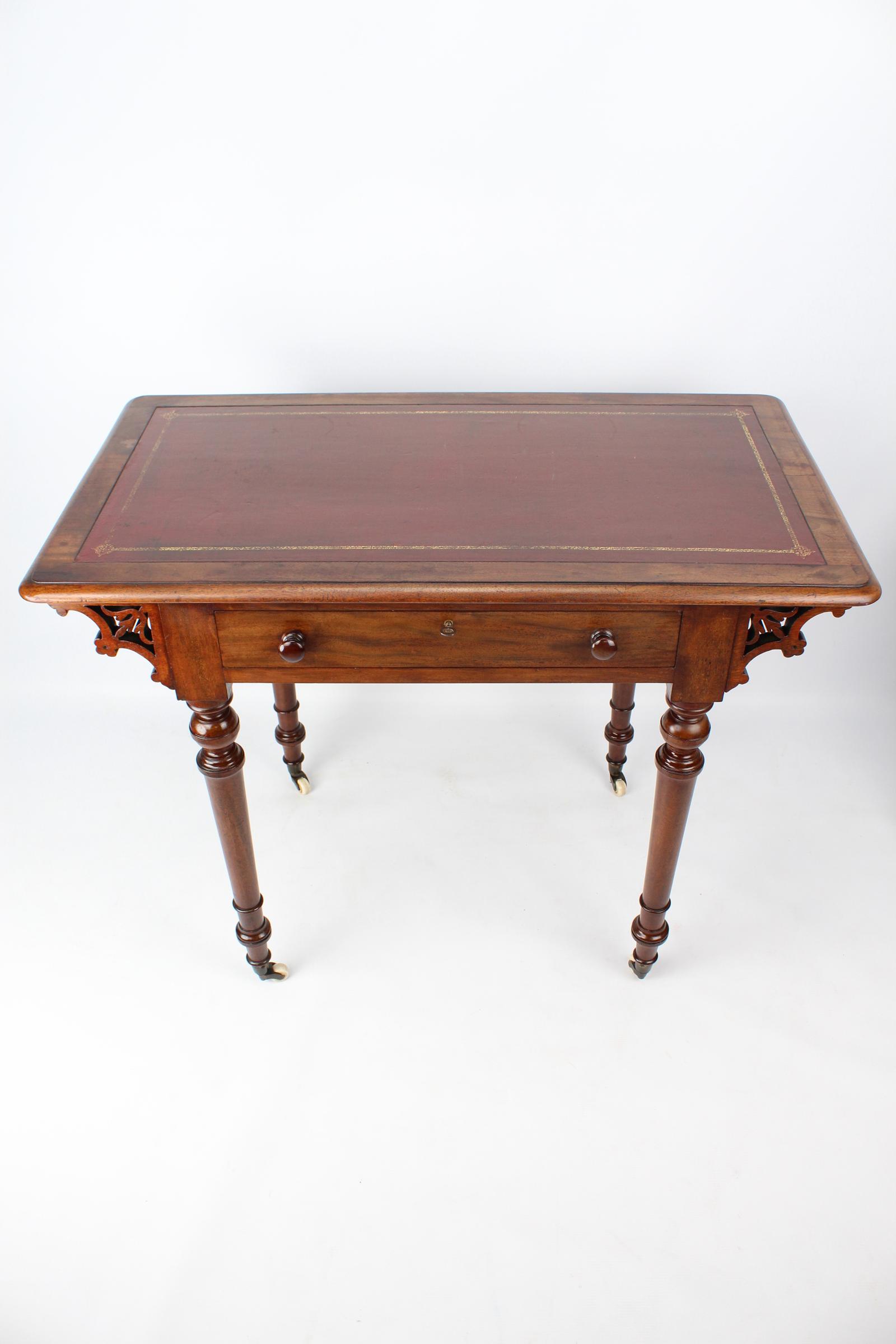 Small Victorian Mahogany Desk / Writing Table (1 of 13)