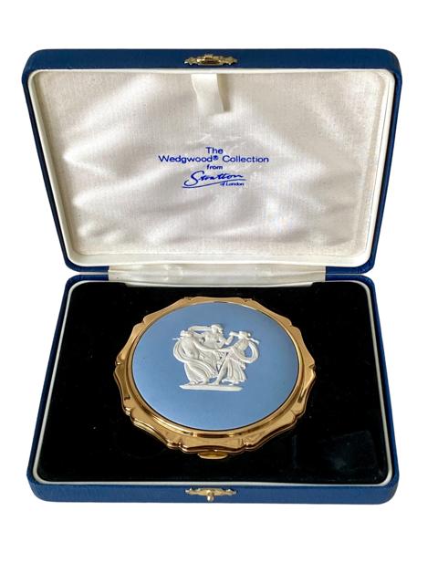 Vintage Unused Stratton Wedgewood The Three Graces Convertible Powder Compact with Original Presentation Case c.1960 (1 of 10) Vintage Unused Stratton Wedgewood The Three Graces Convertible Powder Compact with Original Presentation Case c.1960 (1 of 10)