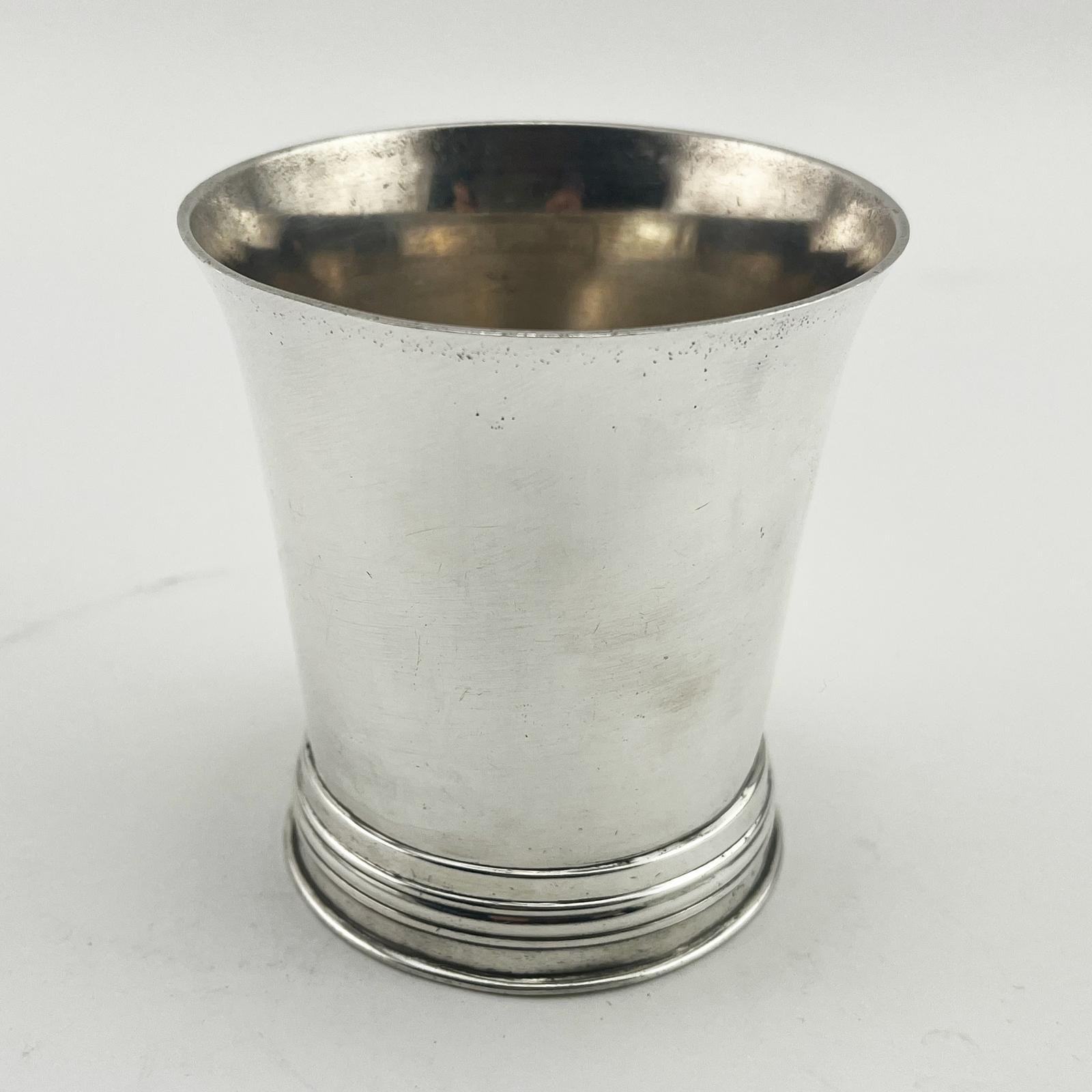Good Gauge Sterling Silver Beaker by William Comyns & Sons (1 of 5) Good Gauge Sterling Silver Beaker by William Comyns & Sons (1 of 5)