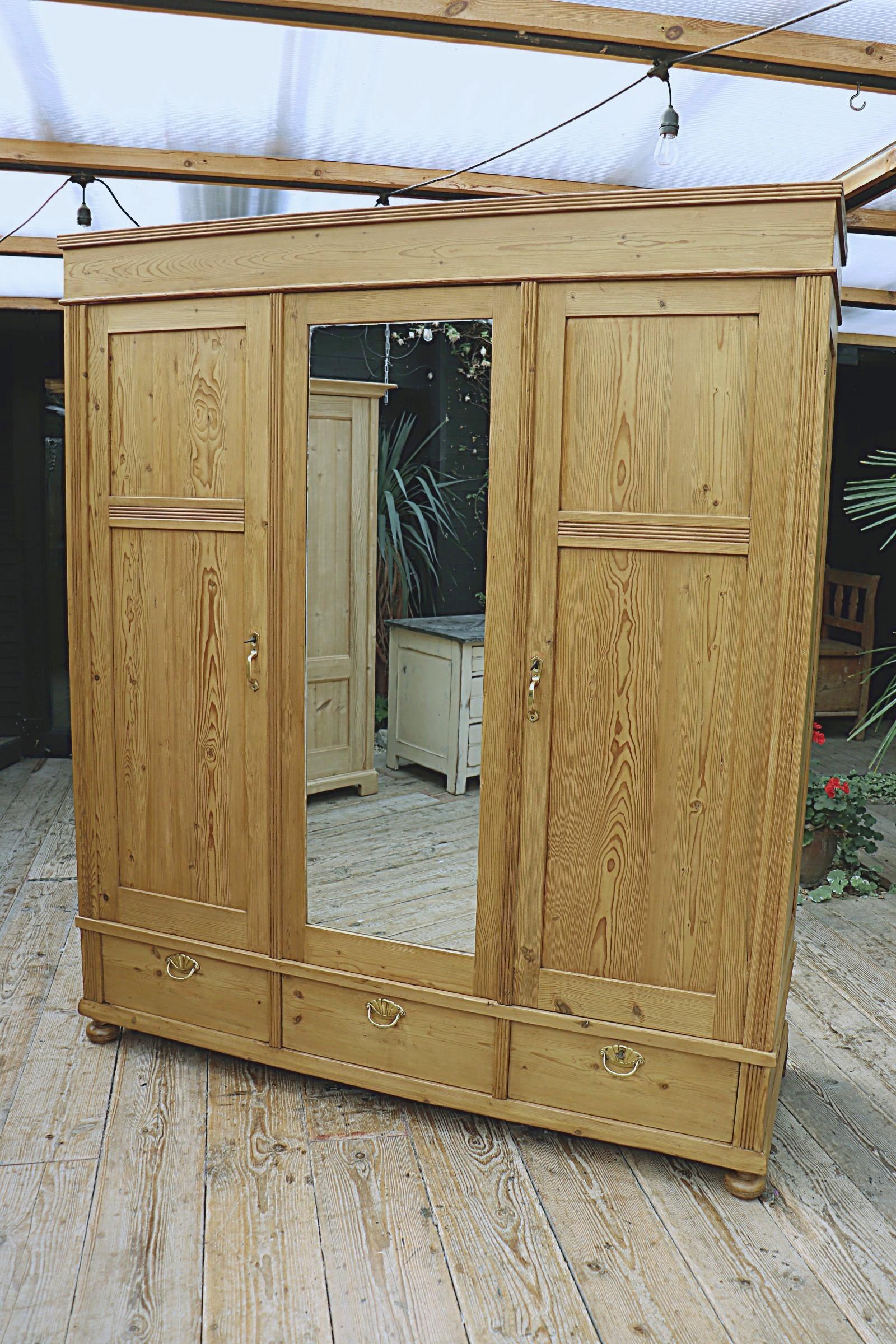 Quality Old Pine 'Knock Down' Triple Combination Wardrobe 3557