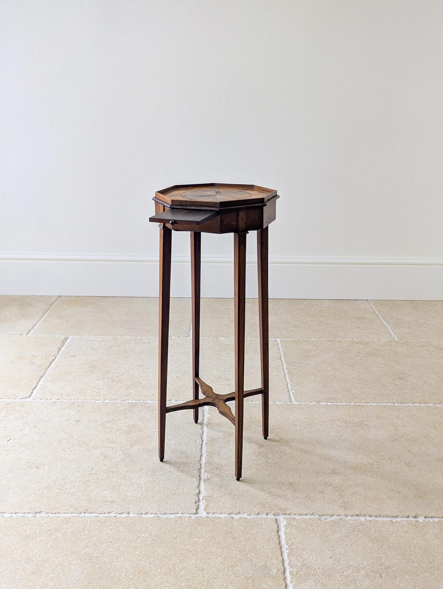 Antique Georgian Mahogany Octagonal Sheraton Urn Stand c.1780 (1 of 20) Antique Georgian Mahogany Octagonal Sheraton Urn Stand c.1780 (1 of 20)