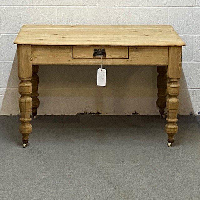 Antique English Pine Farmhouse Table C.1910 (1 of 5) Antique English Pine Farmhouse Table C.1910 (1 of 5)