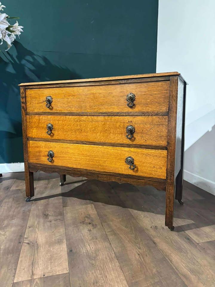 Vintage Oak Three Drawer Bedroom Chest (1 of 16) Vintage Oak Three Drawer Bedroom Chest (1 of 16)