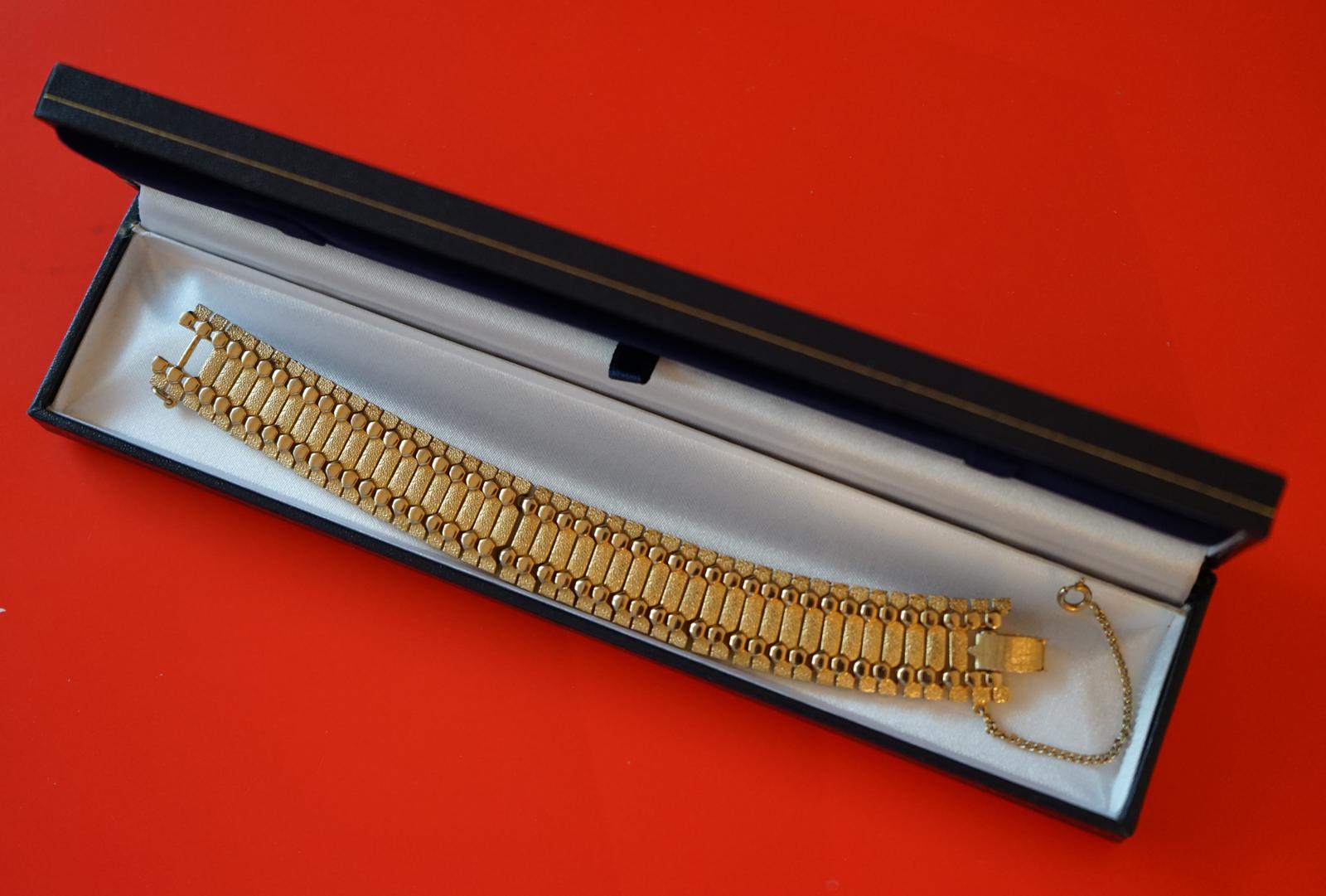 Vintage Quality Ornate Wide Gold Tone Bracelet with Safety Chain Boxed - Present / Birthday Gift (1 of 11)