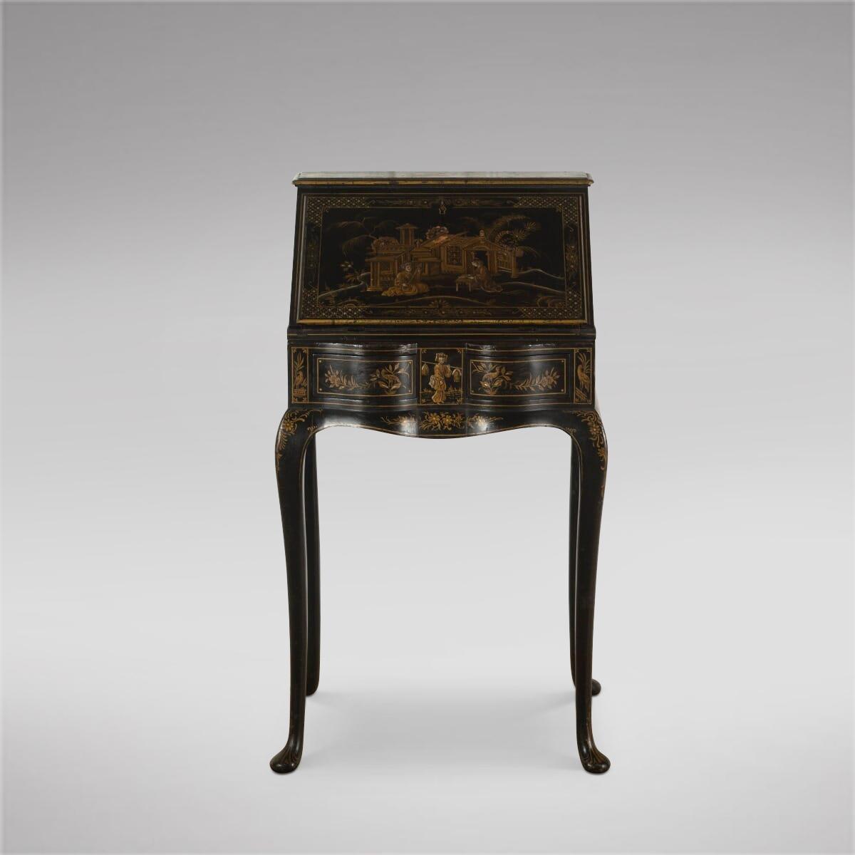 English Lacquered Giltwood Desk with Chinoserie Decoration (1 of 5) English Lacquered Giltwood Desk with Chinoserie Decoration (1 of 5)