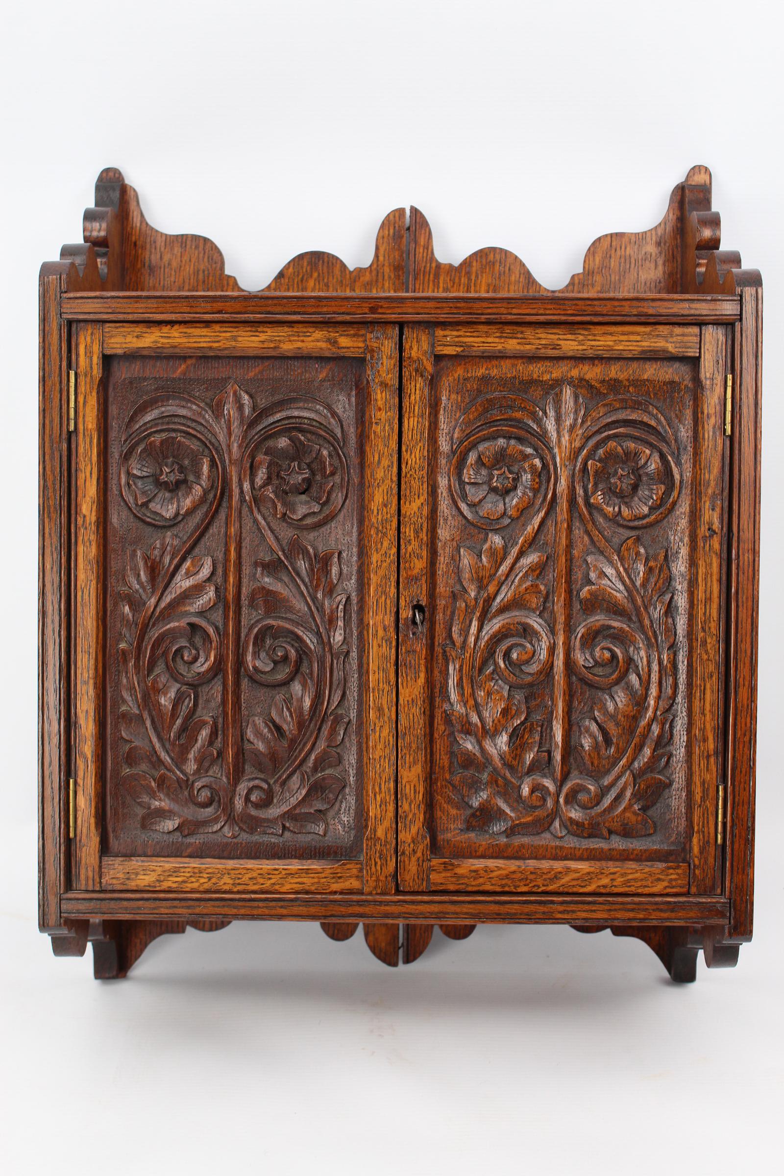 Victorian Carved Oak Hanging Cupboard / Wall Cabinet (1 of 13)