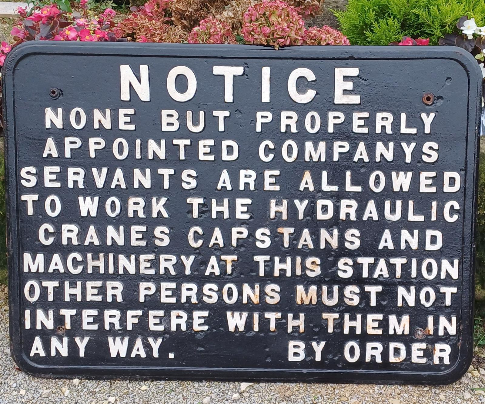 LONDON & NORTHWESTERN RAILWAY SIGN (1 of 1)