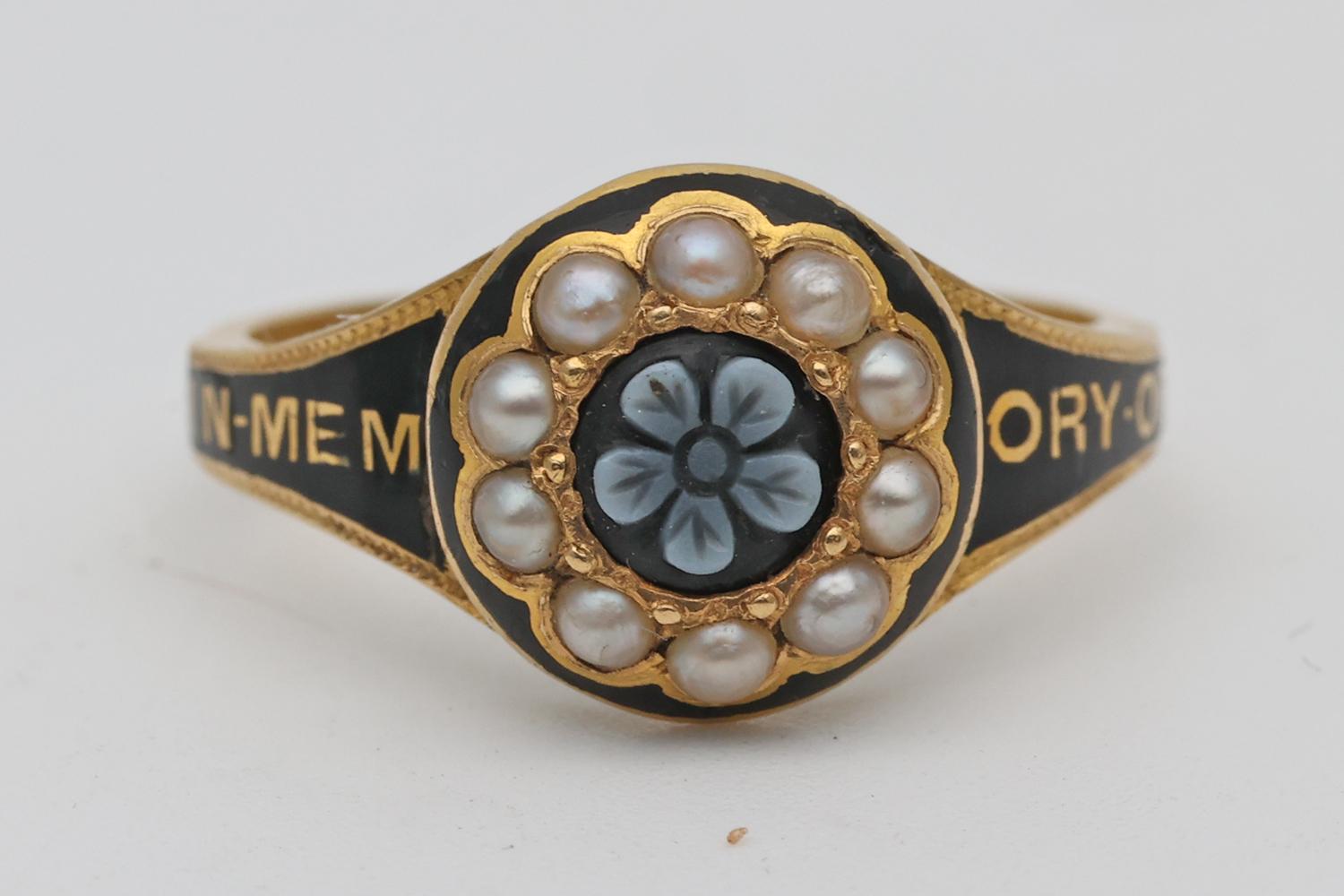 Victorian Memorial 18ct Gold Ring (1 of 5)