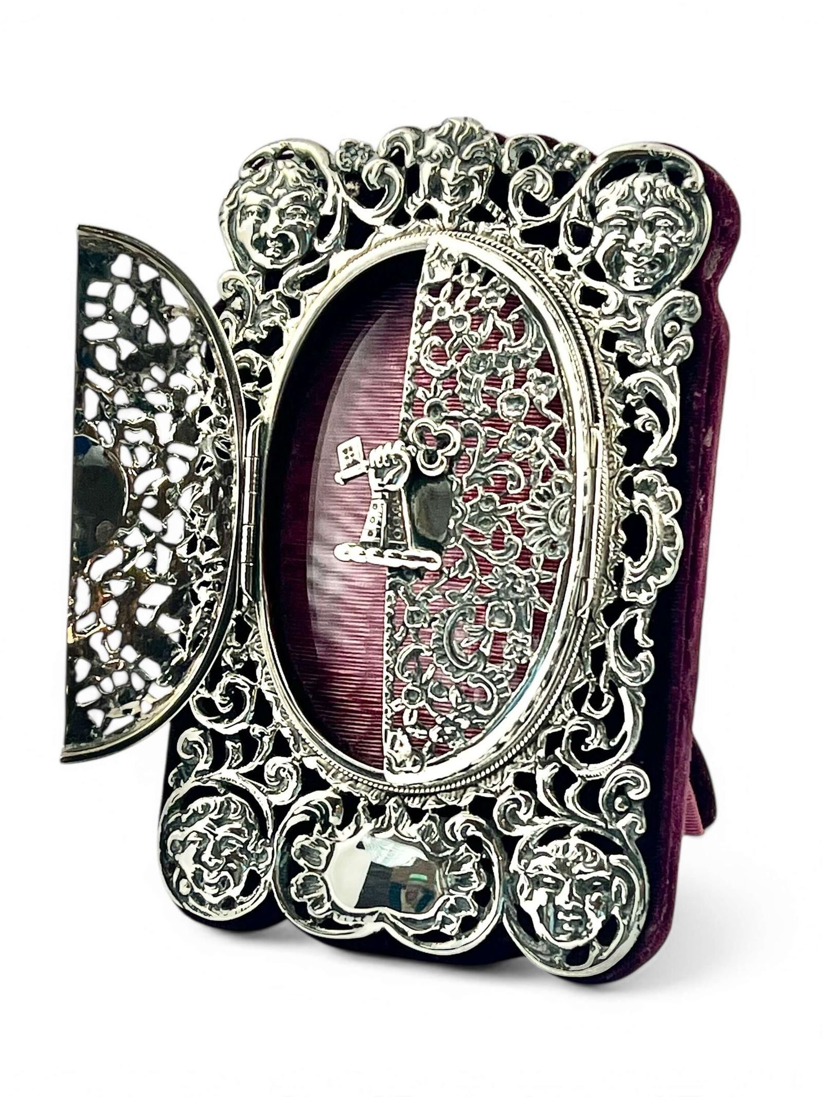 Silver Frames - main image