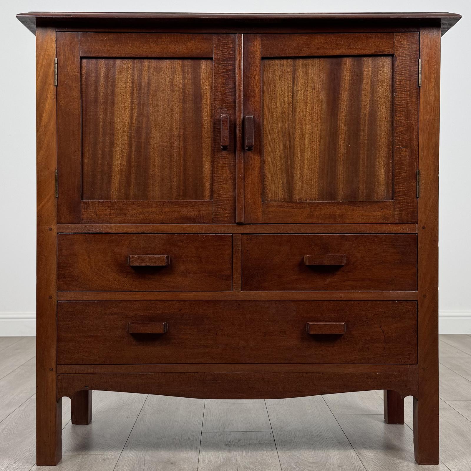 Antique 20th Century Good Quality Cupboard in Mahogany (1 of 13) Antique 20th Century Good Quality Cupboard in Mahogany (1 of 13)