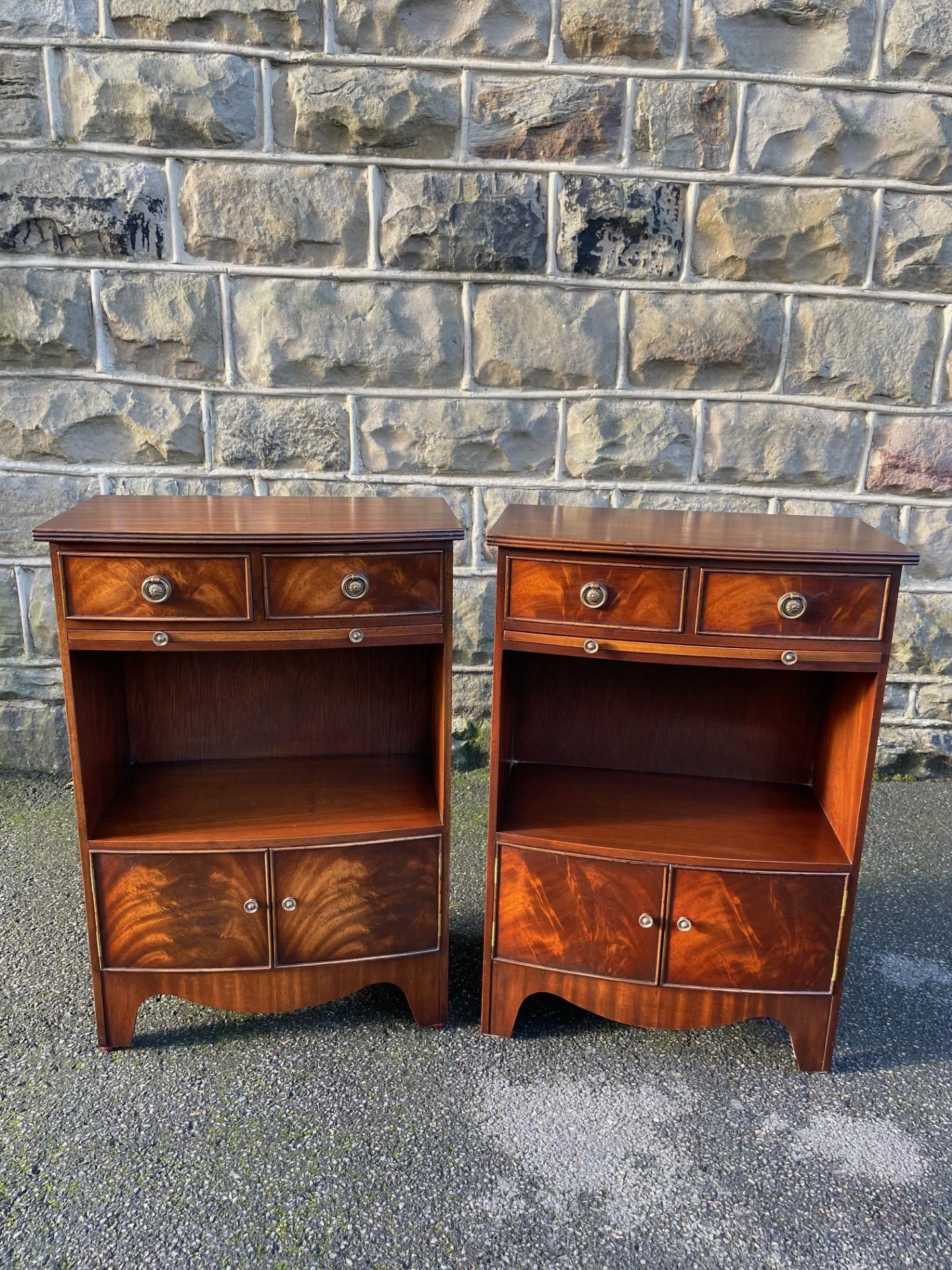 Quality Pair Mahogany Bedside Cabinets (1 of 11)