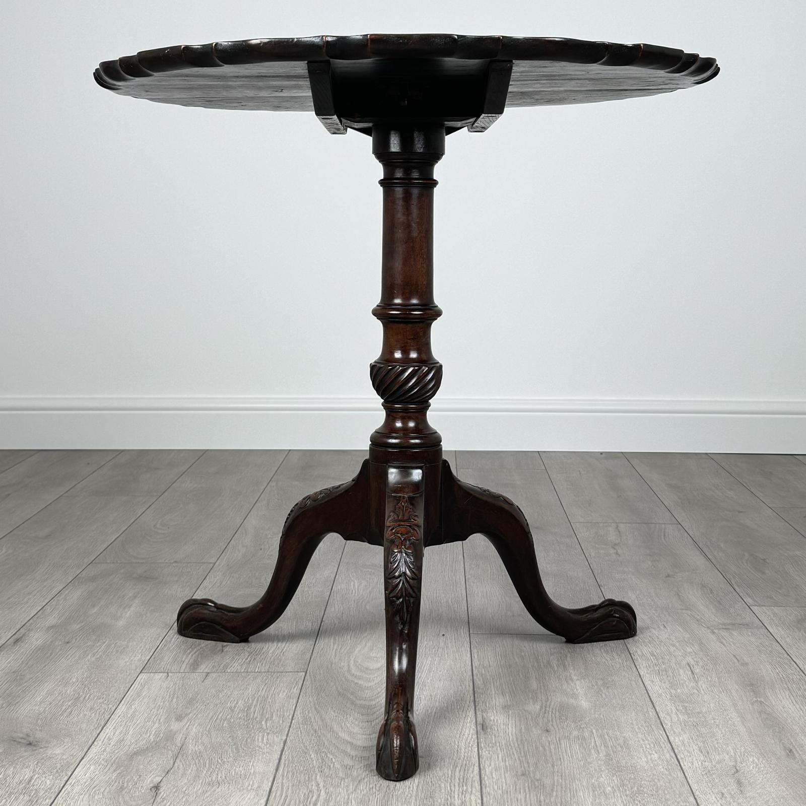 Antique 18th Century Mahogany Tripod Table with Piecrust Top (1 of 5)