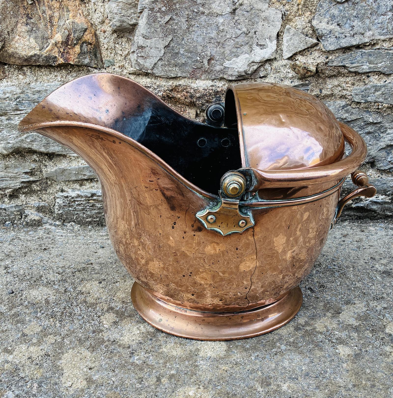 Victorian Copper Coal Scuttle (1 of 10) Victorian Copper Coal Scuttle (1 of 10)