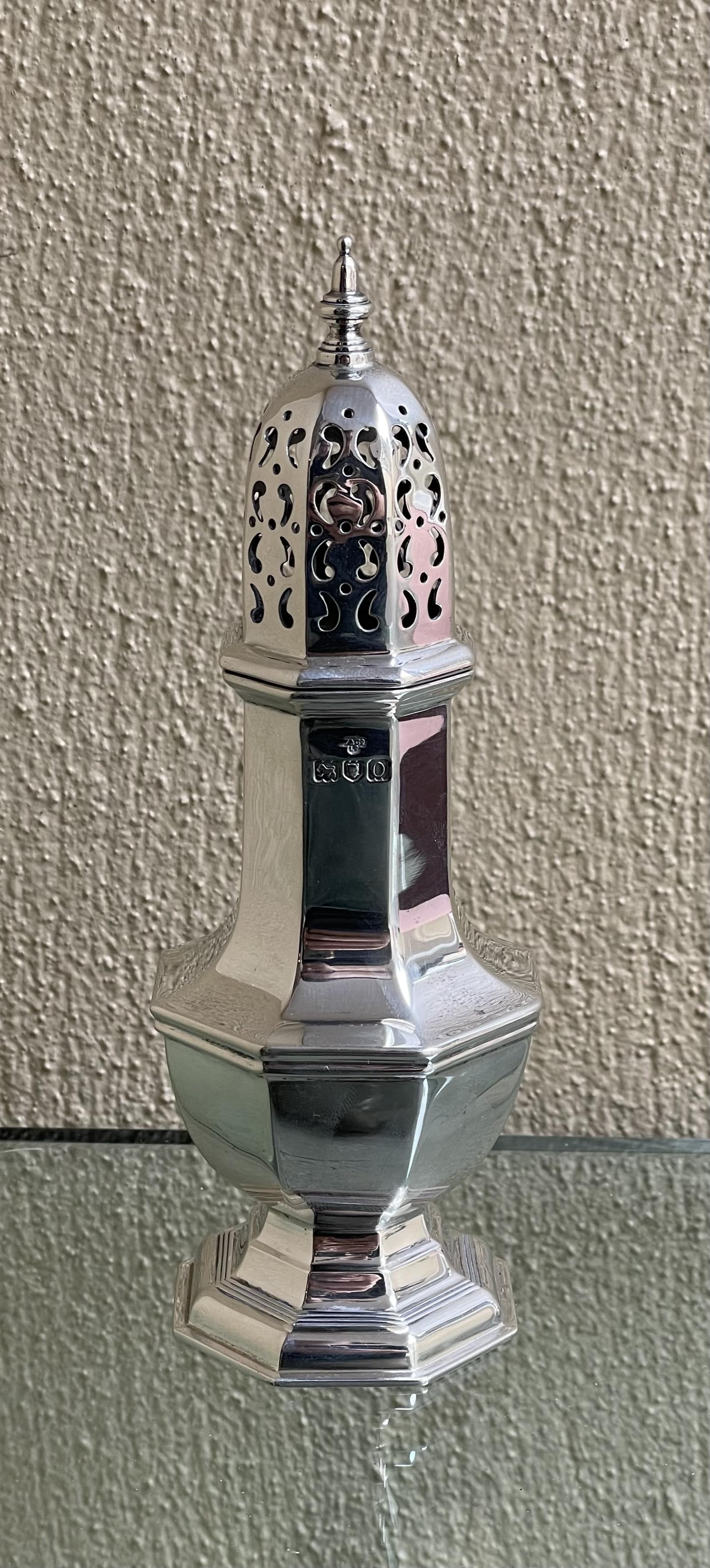 Edwardian Solid Silver Sugar Caster 1909 (1 of 4) Edwardian Solid Silver Sugar Caster 1909 (1 of 4)