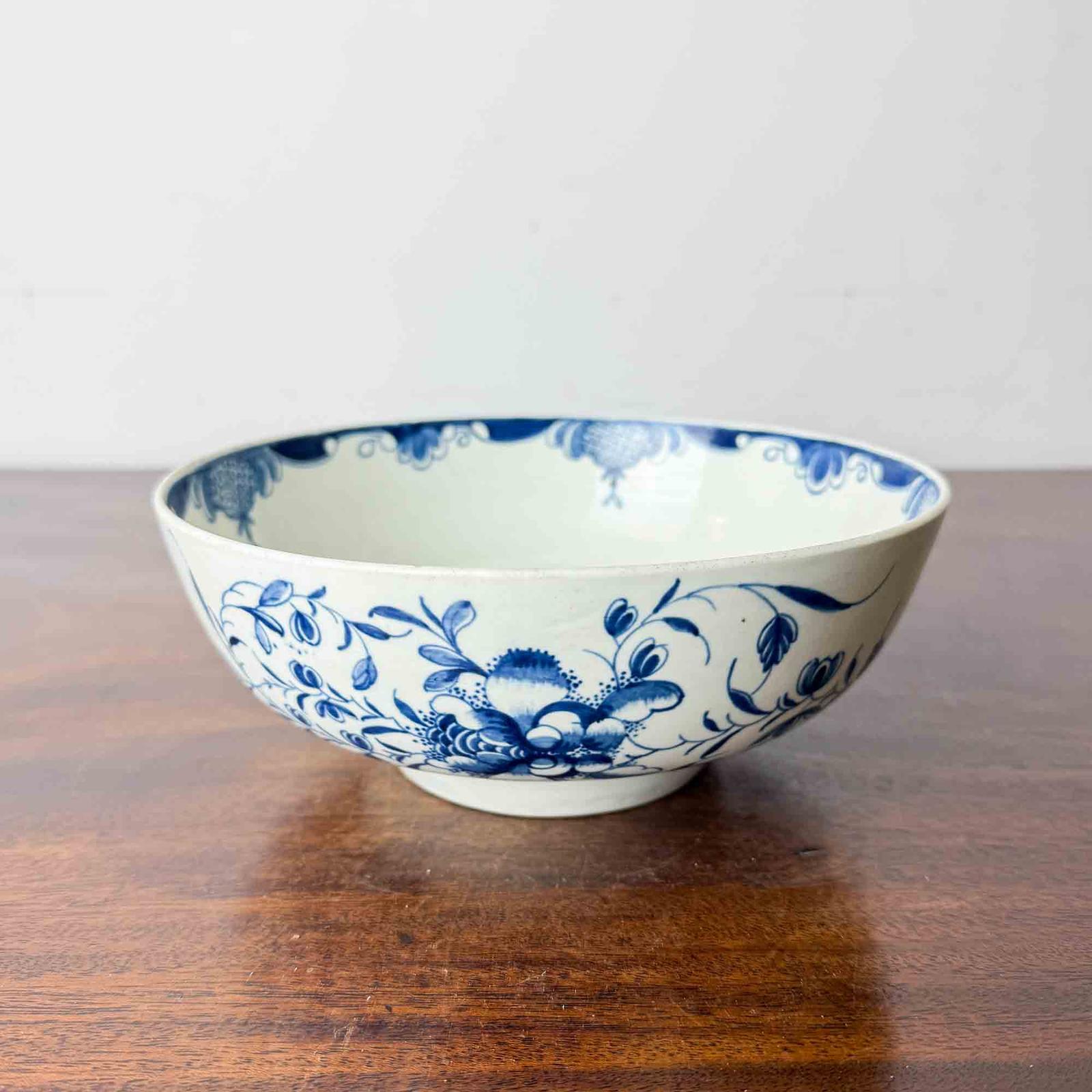 18th Century Worcester Porcelain Mansfield Pattern Bowl (1 of 9) 18th Century Worcester Porcelain Mansfield Pattern Bowl (1 of 9)