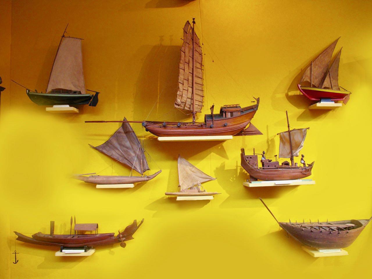 Very Interesting International Collection of 8 Ship / Raft Models c.1920 (1 of 1) Very Interesting International Collection of 8 Ship / Raft Models c.1920 (1 of 1)