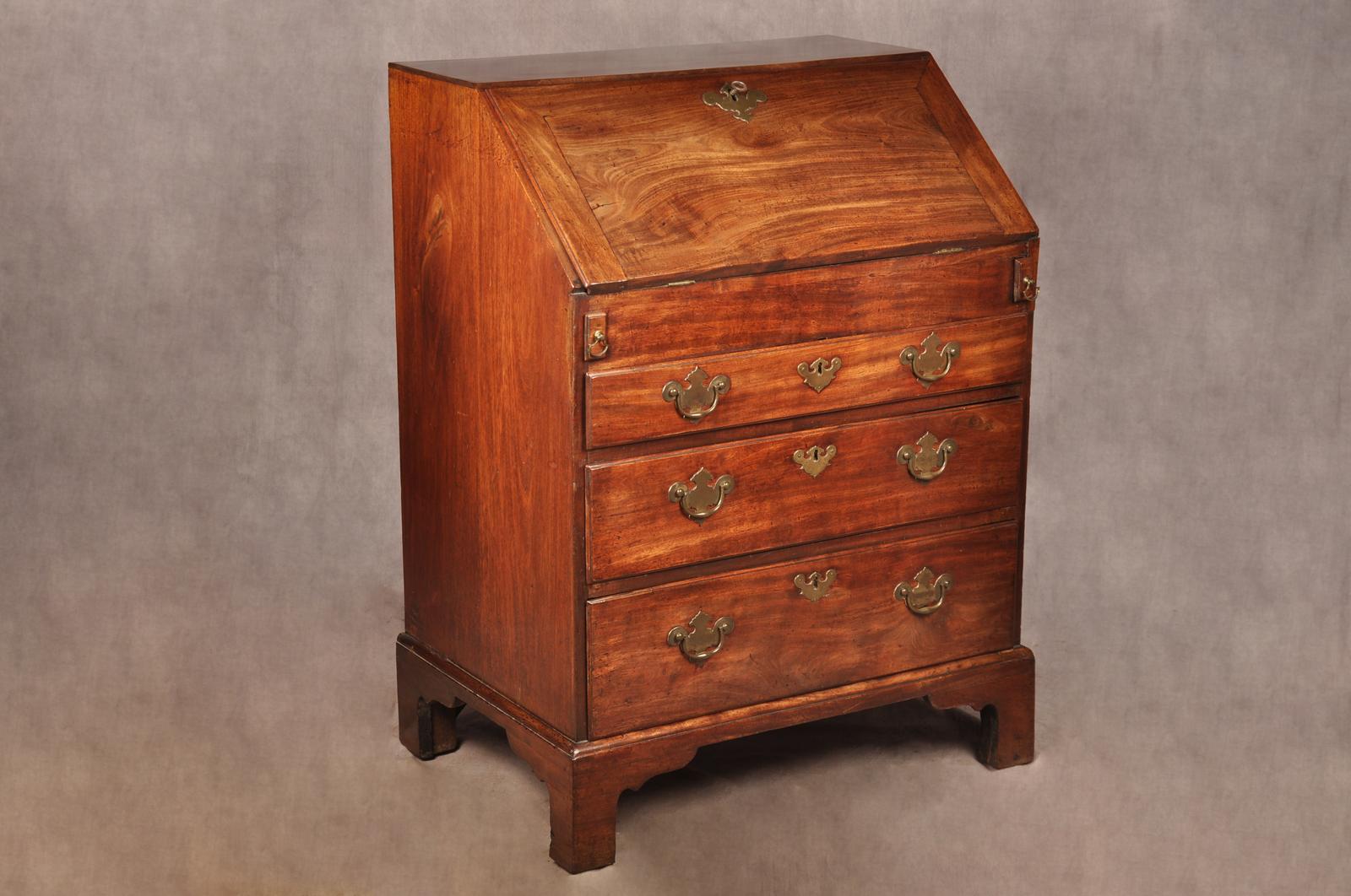 A Fine Small Early 18th Century Mahogany Bureau (1 of 18)