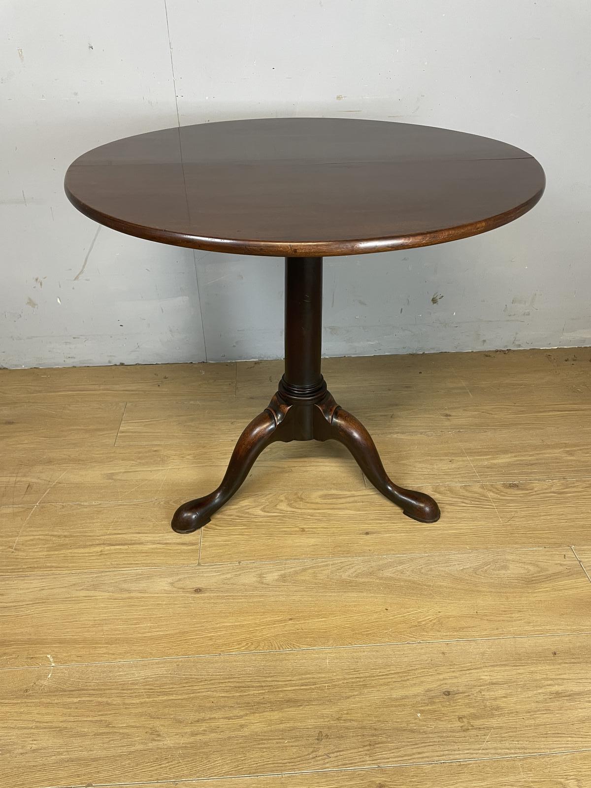 Georgian Mahogany Tripod Table with Gun Barrel Stem c.1790 (1 of 8)