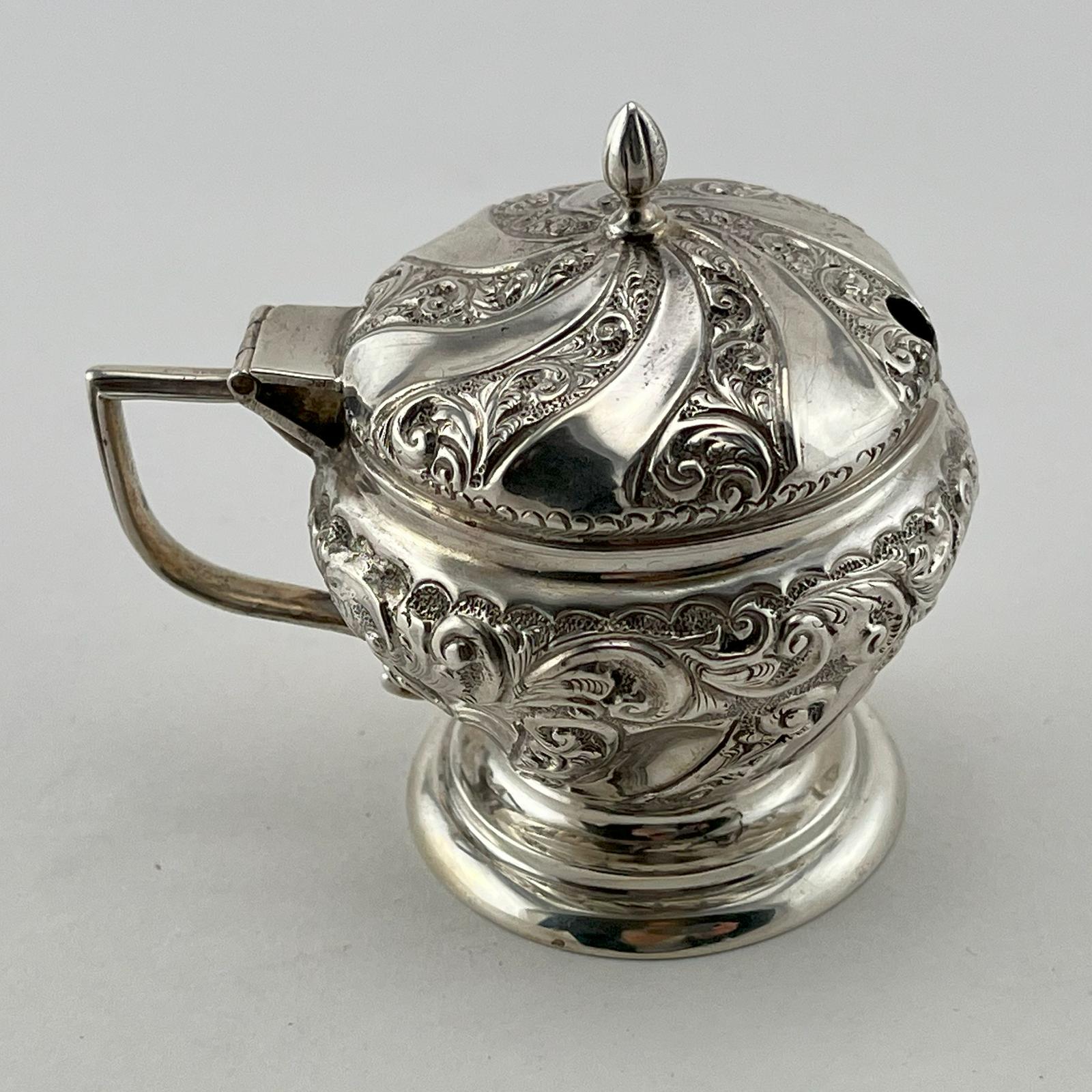 Victorian Sterling Silver Mustard Pot with Original Liner (1 of 5) Victorian Sterling Silver Mustard Pot with Original Liner (1 of 5)