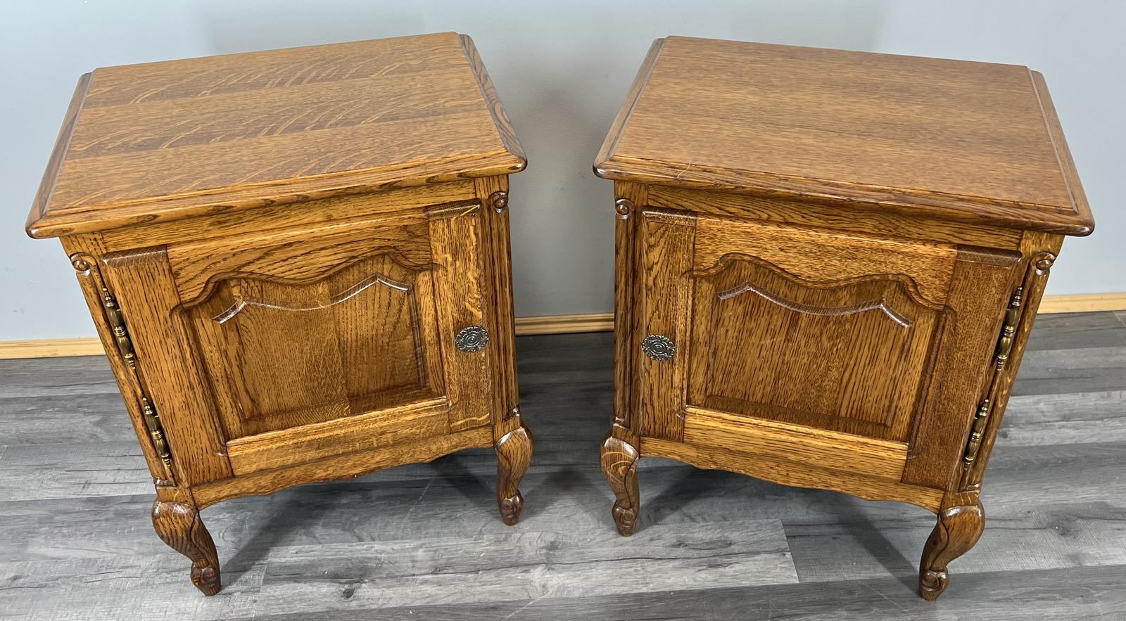French Vintage Oak Bedside Tables Pair Cupboards Cabinets LOT 3956 (1 of 13)