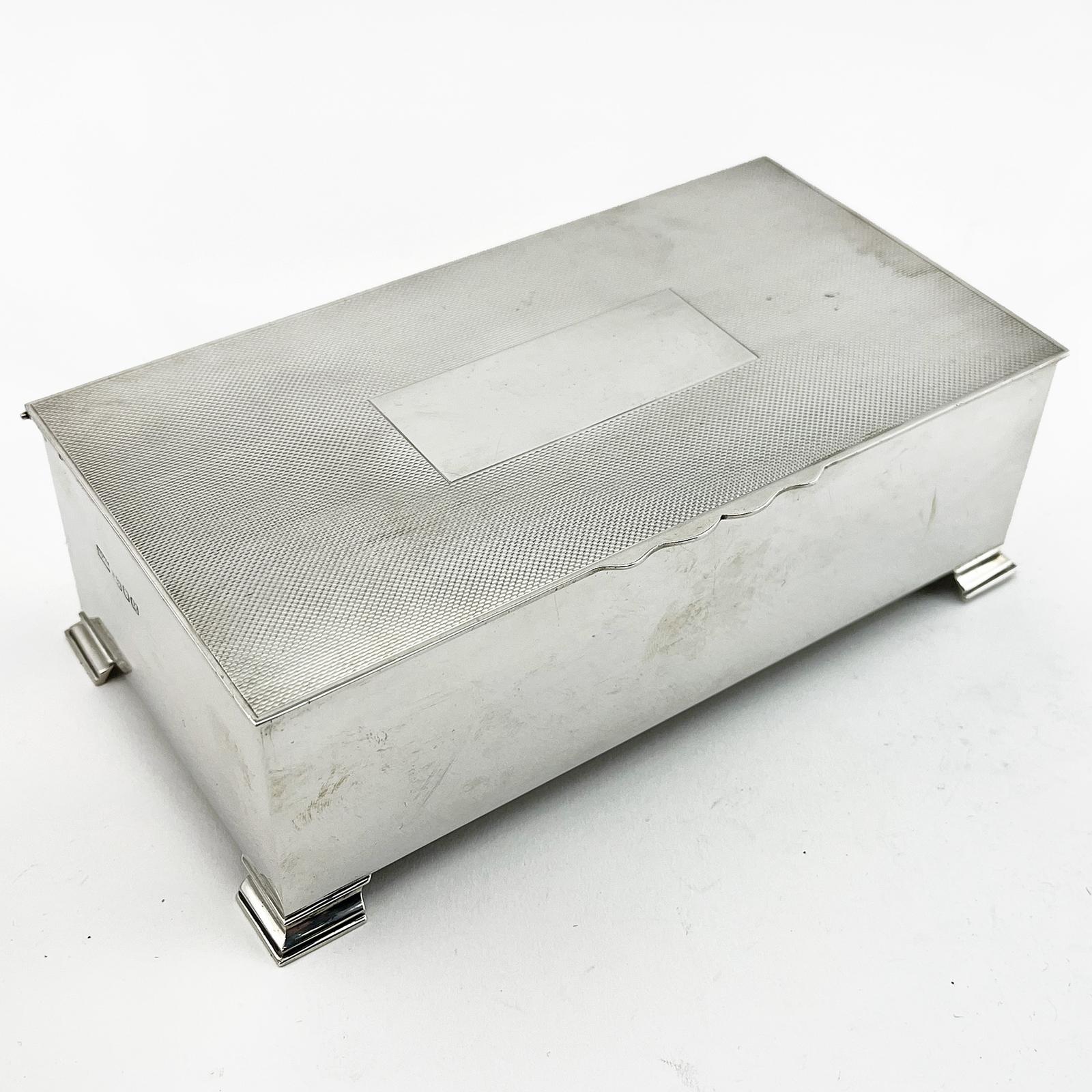 Mappin & Webb Solid Lid Sterling Silver Cigarette or Trinket Box (1 of 9) Mappin & Webb Solid Lid Sterling Silver Cigarette or Trinket Box (1 of 9)
