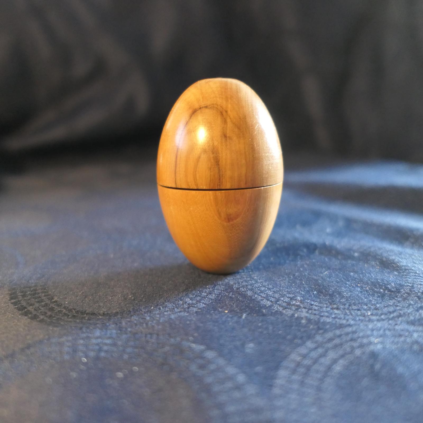 Pair of Collapsable Travelling Treen Egg Cups (1 of 8)