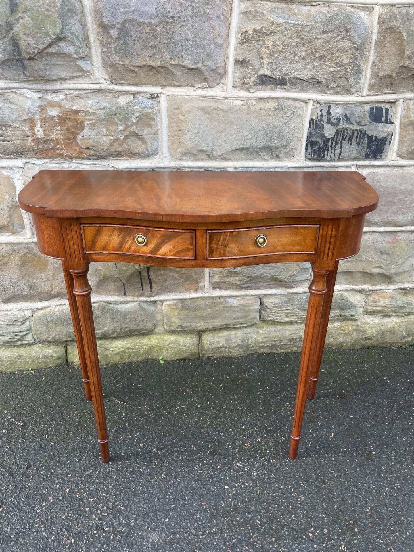 Quality Mahogany 2 Drawer Hall Table Console Table (1 of 8) Quality Mahogany 2 Drawer Hall Table Console Table (1 of 8)