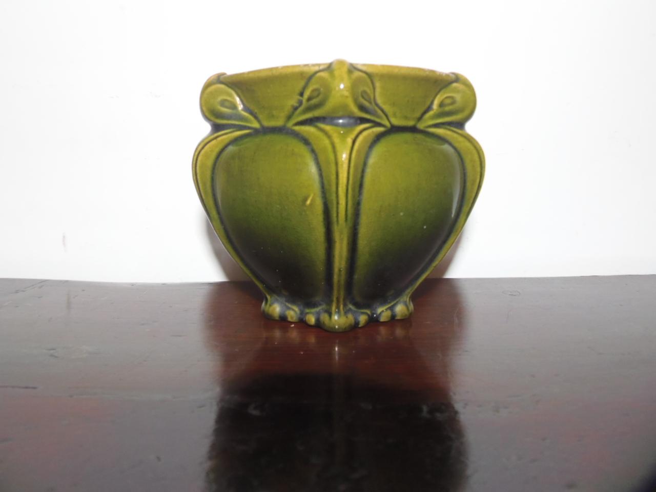 Bretby Arts and Crafts Pot (1 of 9)