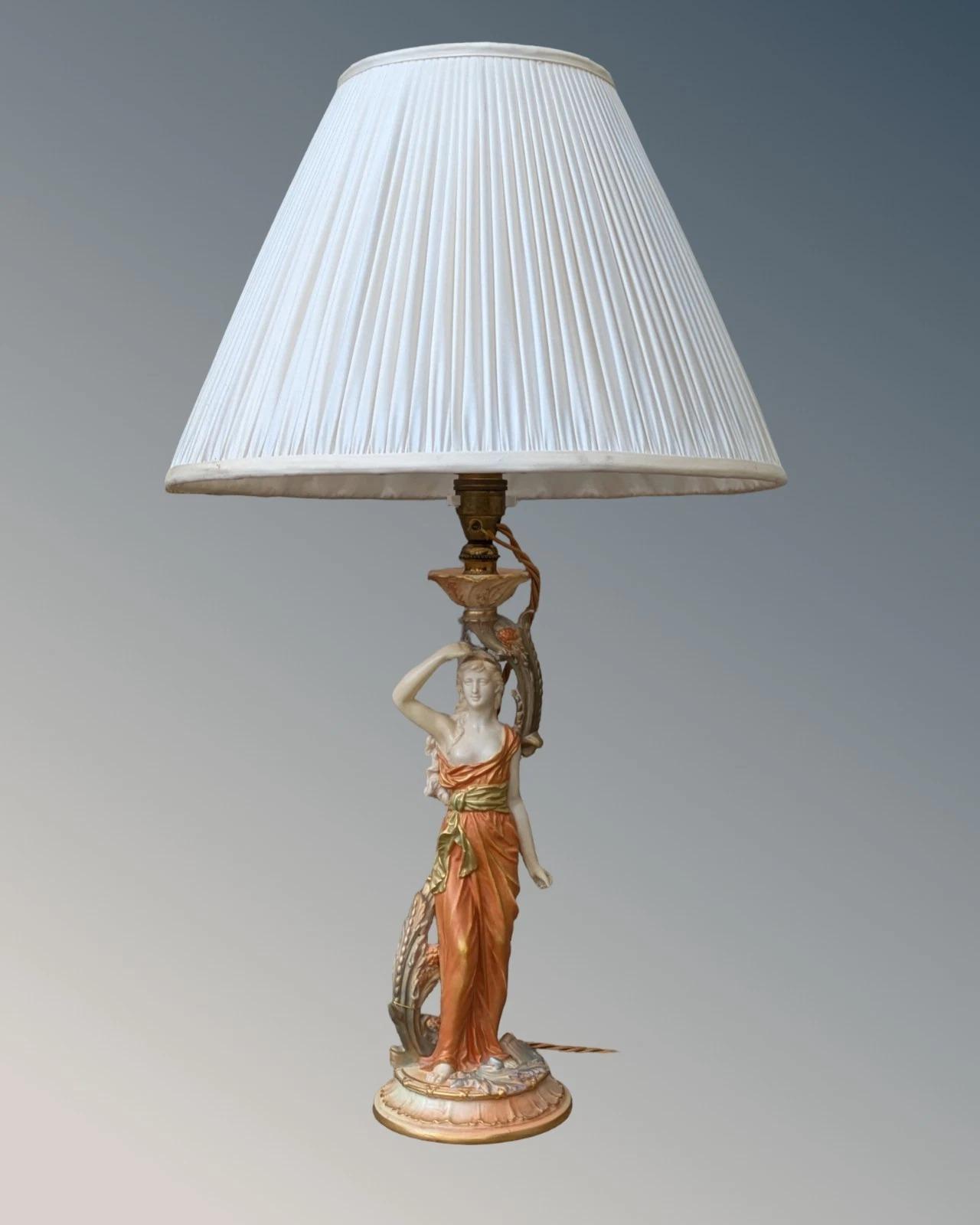 Beautiful Royal Worcester Porcelain Table Lamp (1 of 7) Beautiful Royal Worcester Porcelain Table Lamp (1 of 7)