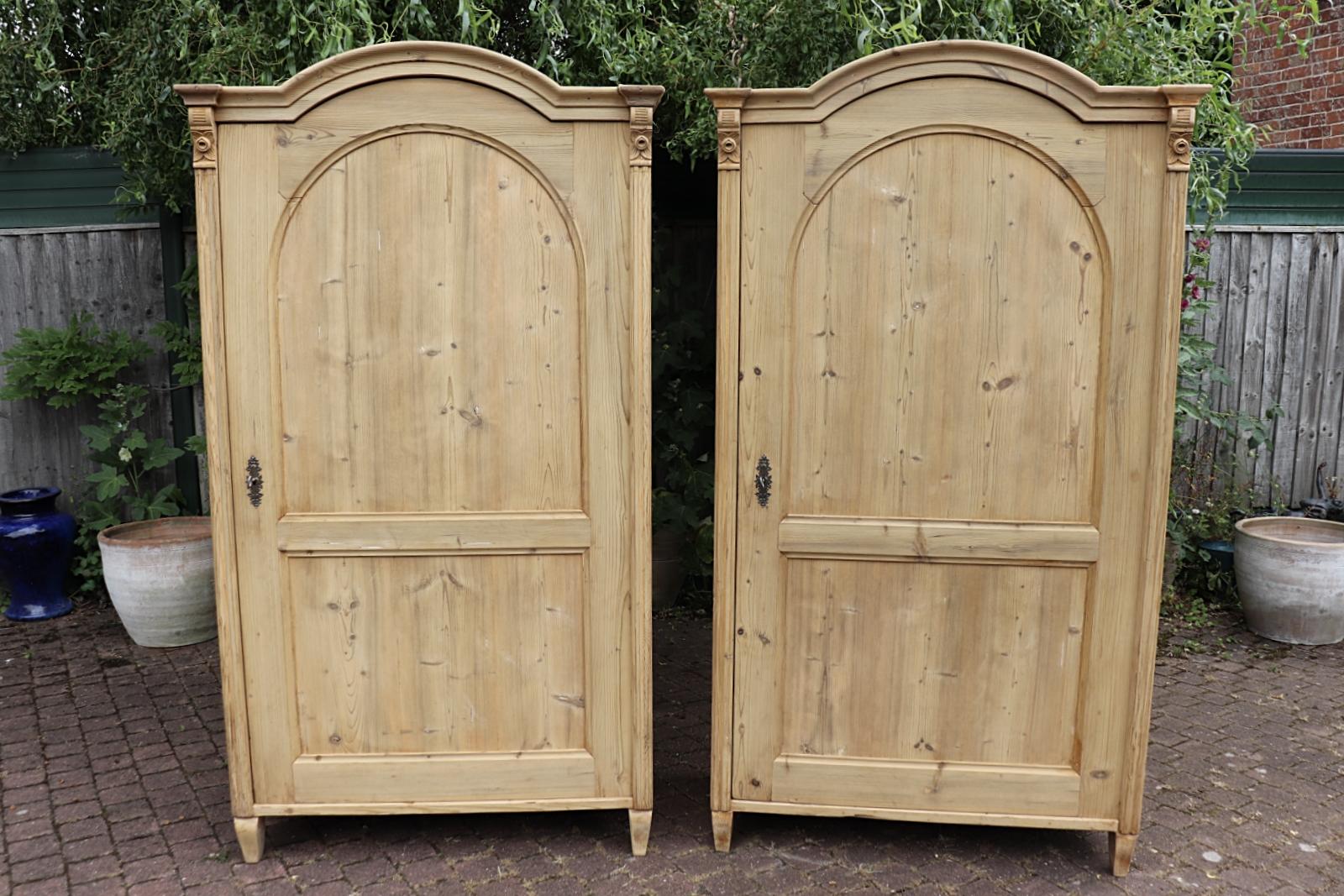 Pair of Old Antique Victorian Pine Cupboards / Linen / Larder / Wardrobe (1 of 17) Pair of Old Antique Victorian Pine Cupboards / Linen / Larder / Wardrobe (1 of 17)