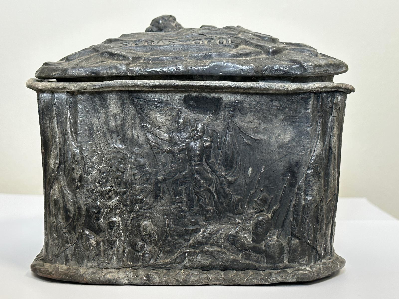 Early Victorian Small Lead Military Land Sea Victory Crimea War Tobacco Box (1 of 54)