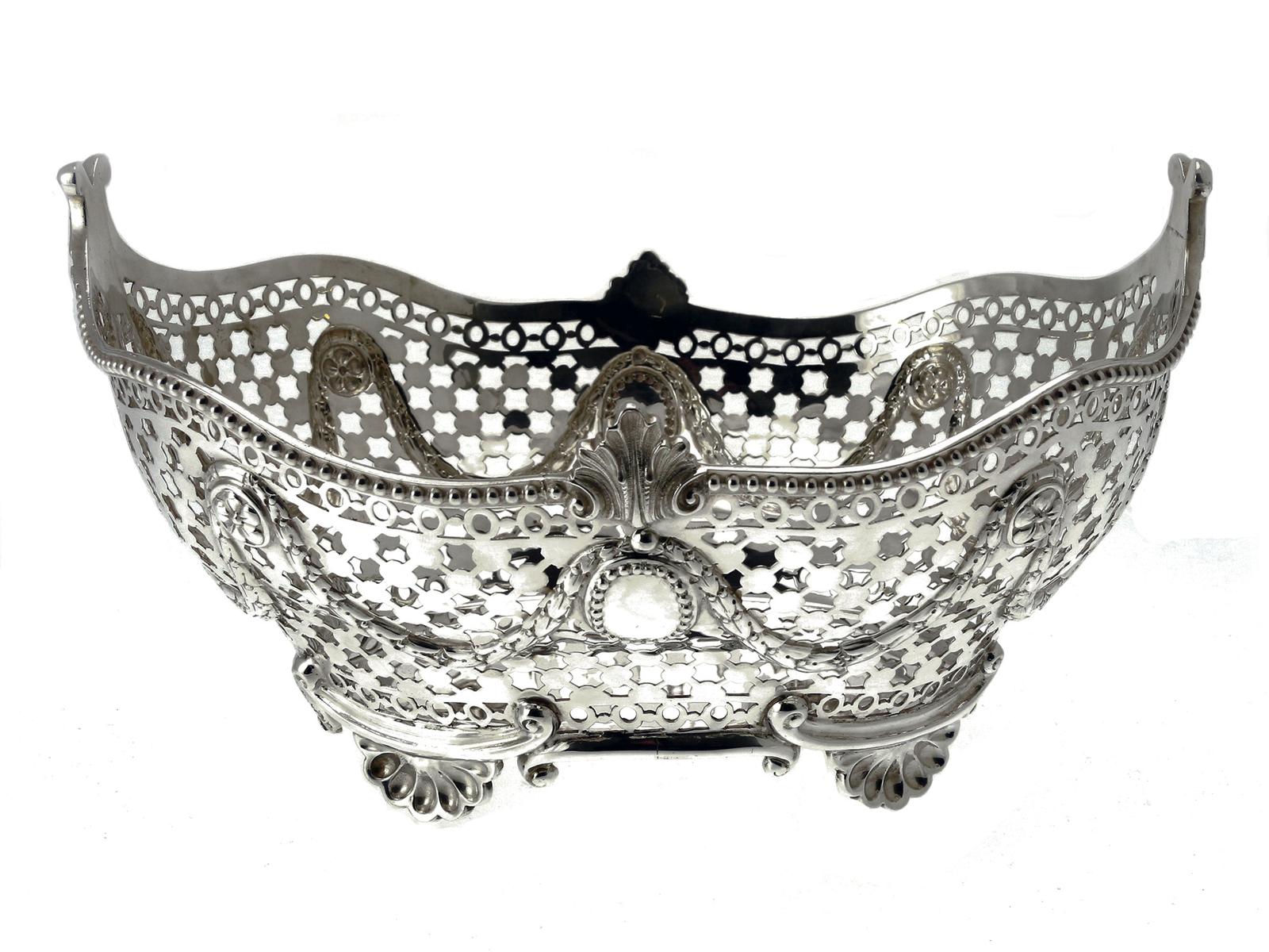 Pierced Oval Silver Bowl with Wavy Beaded Border (1 of 6)
