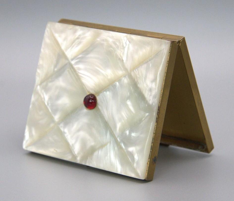 Miami 'Trickettes' Powder Compact with Cushioned Red Stone (1 of 5)