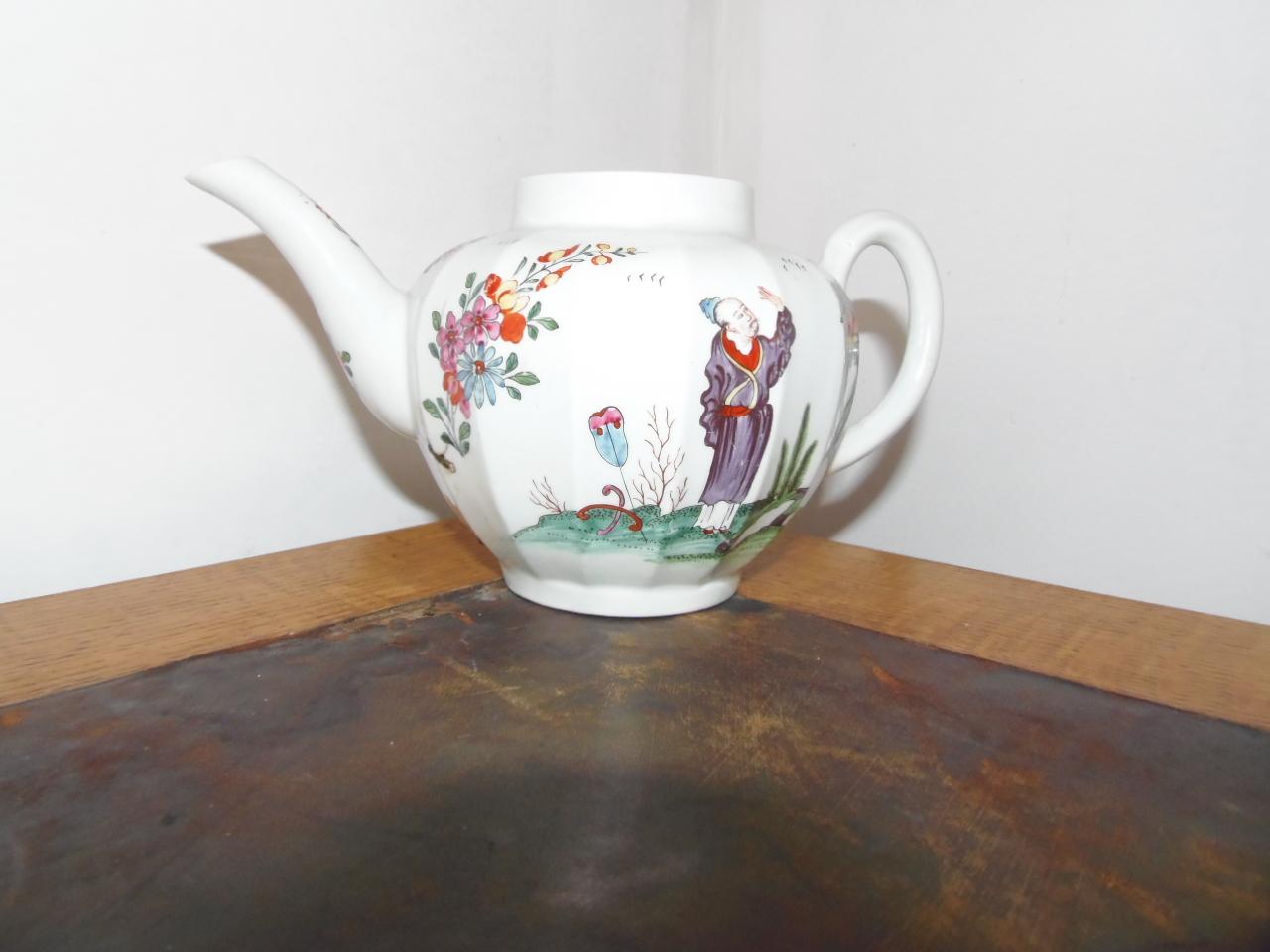 Early Worcester Teapot (1 of 9)