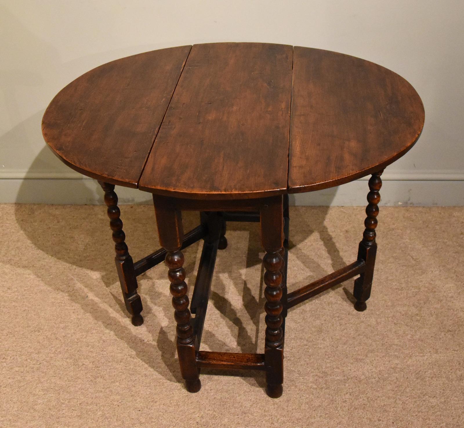 Late 17th Century Elm Drop Leaf Table (1 of 5) Late 17th Century Elm Drop Leaf Table (1 of 5)
