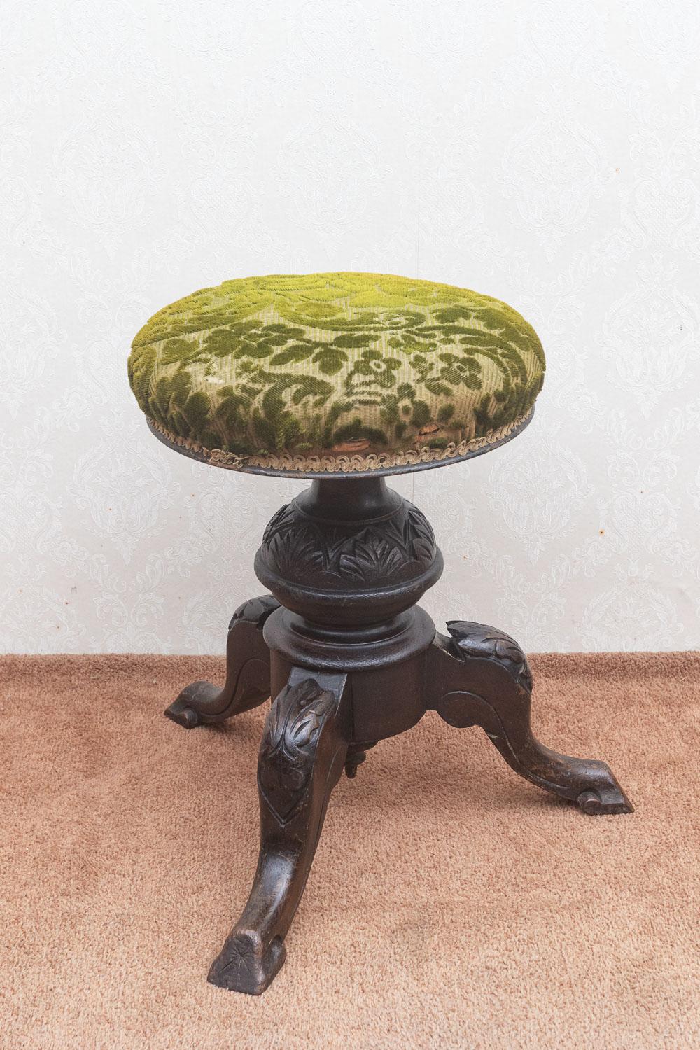 Victorian Adjustable Piano Stool with Circular Top (1 of 7)