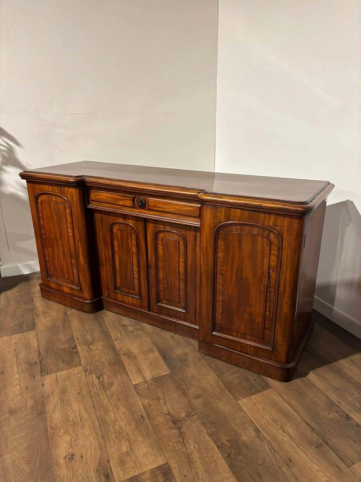 Victorian Mahogany Sideboard (1 of 16)