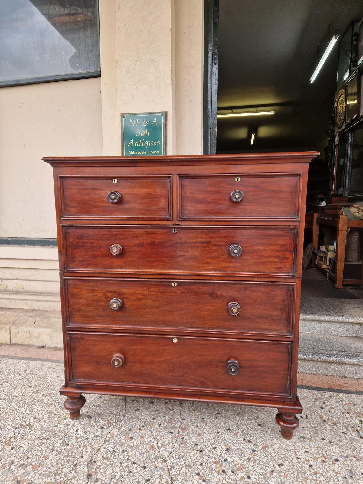 A REALLY NICE LARGE VICTORIAN CHEST OF DRAWERS (1 of 11)