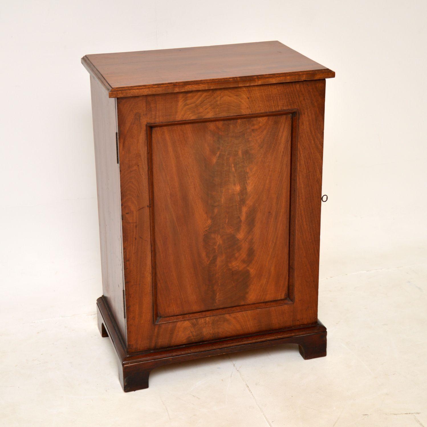 Antique George III Period Mahogany Side Cabinet (1 of 9) Antique George III Period Mahogany Side Cabinet (1 of 9)