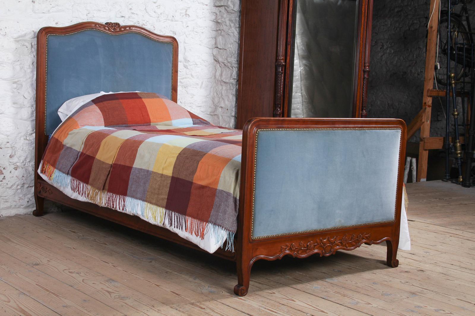 Very Nice Provincial Style Large Single Bed (1 of 9) Very Nice Provincial Style Large Single Bed (1 of 9)