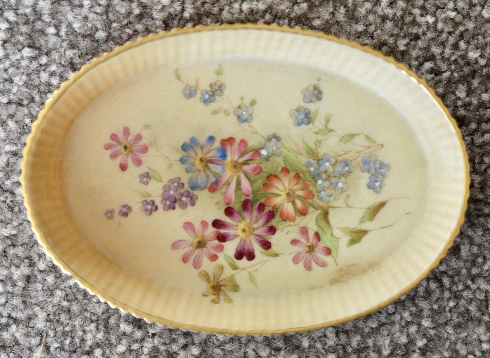 1908 Worcester Grainger Small Hand Painted Blush Ivory Pin Dish (1 of 5)