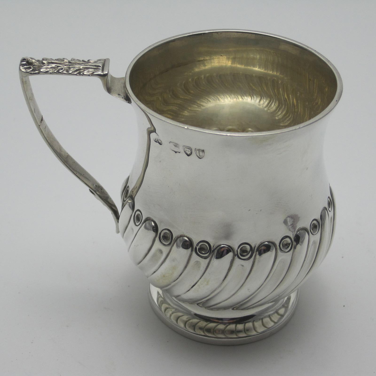 Victorian Silver Child's Mug with Acanthus Leaf Embossed Handle (1 of 5) Victorian Silver Child's Mug with Acanthus Leaf Embossed Handle (1 of 5)
